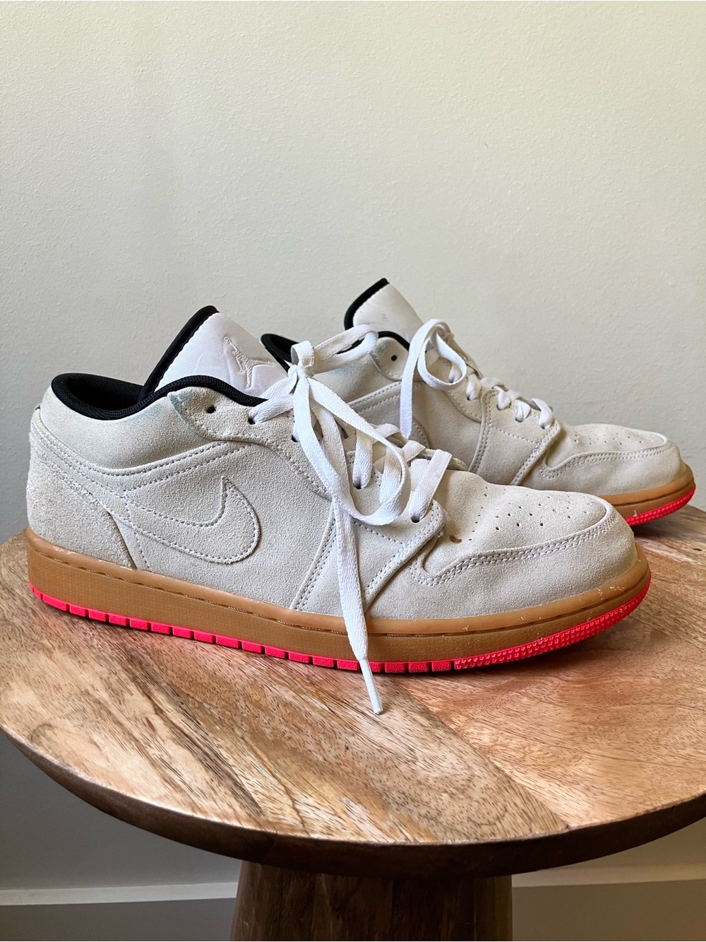 Nike Air Jordan | Jordan 1 Low
White Gum Hyper Pink Suede Sneakers Ultra Rare